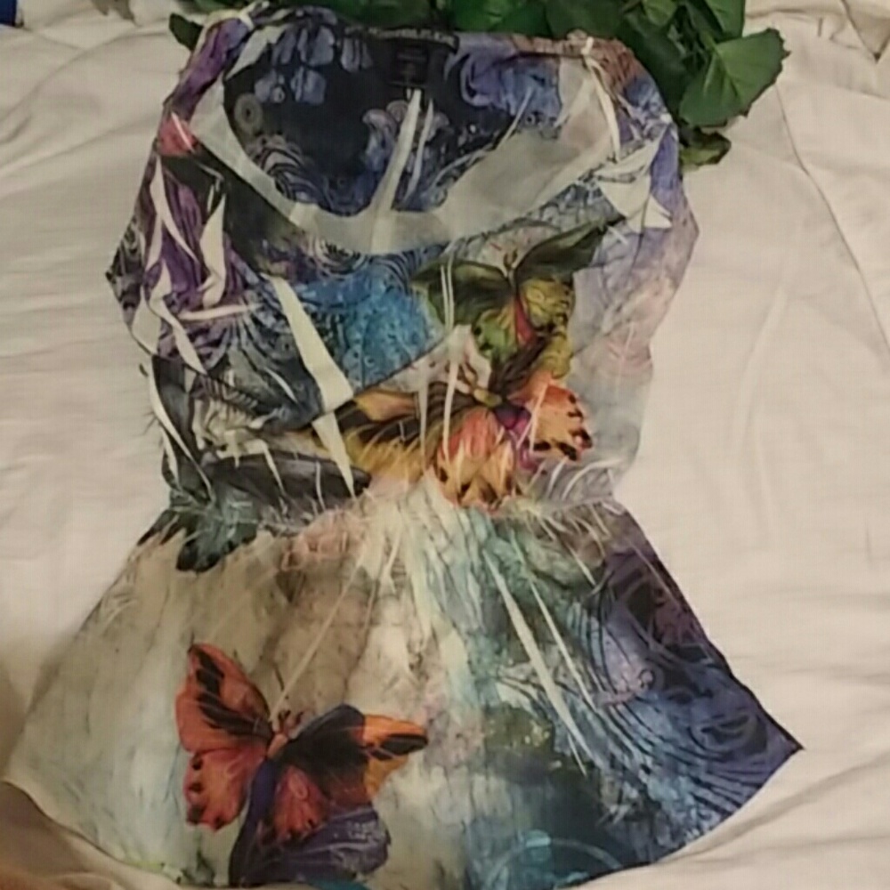 No strings attached butterfly cold shoulder top M